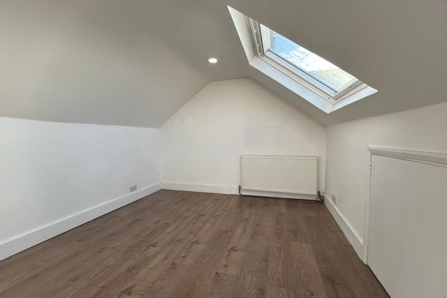 Flat 2, 30, Windsor Drive, Barnet photo 2