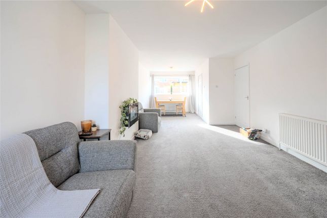 32, Kent Crescent, West Yorkshire photo 2