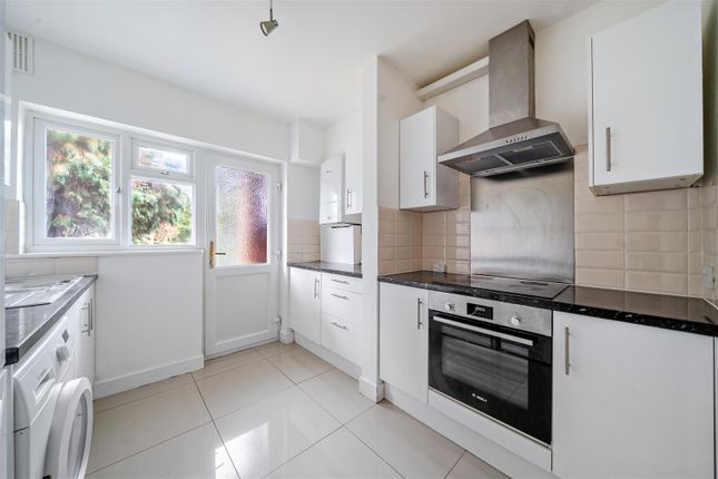 15, Clive Court, Oakleigh Avenue, Surbiton photo 3