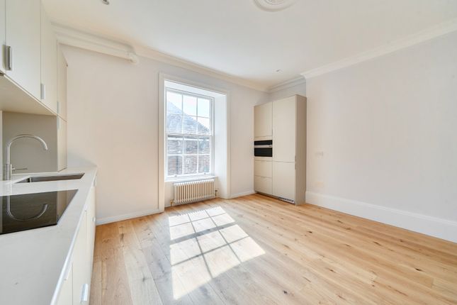 Flat 1,, Eastgate House, Winchester photo 4