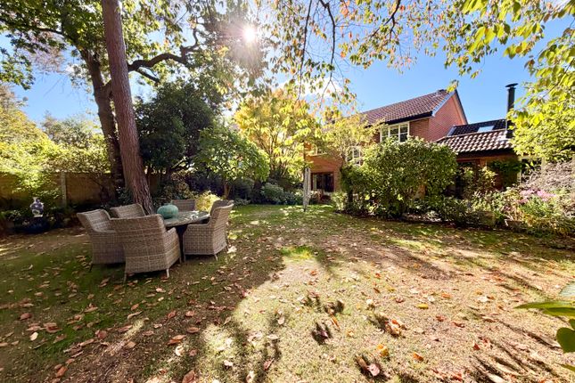 85, Cheylesmore Drive, Camberley photo 2