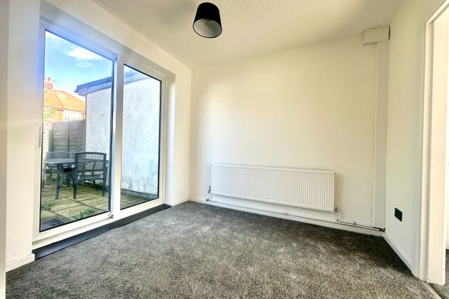 27, Brough Avenue, Blackpool photo 4