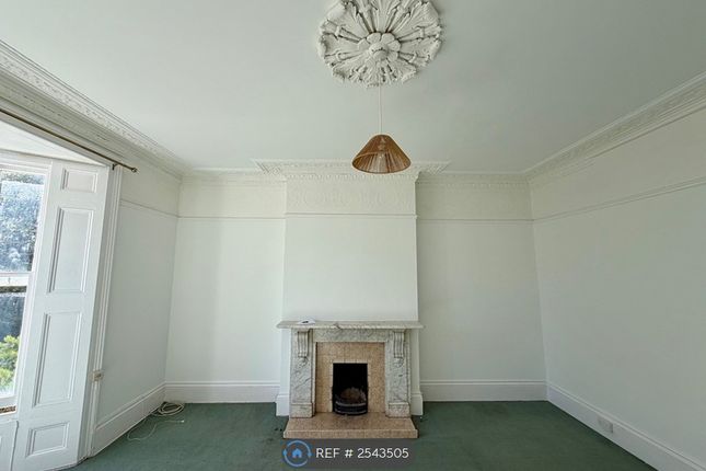 Flat, The Mount, St Leonards-On-Sea photo 2