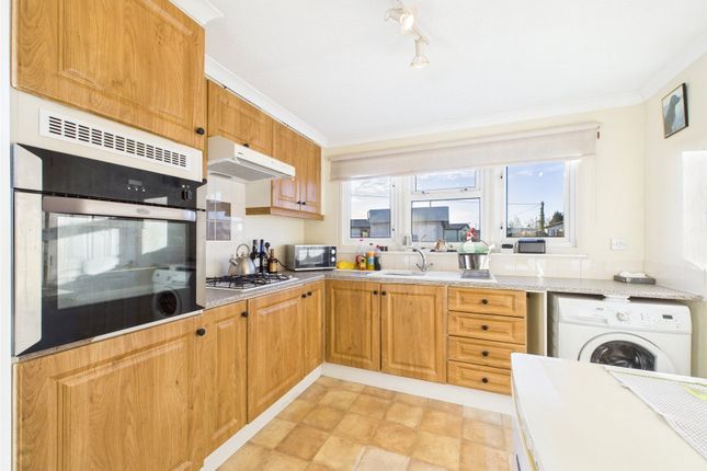 108, Staverton Park, Cheltenham photo 3