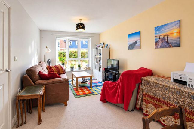 40, Gwendoline Buck Drive, Aylesbury photo 3