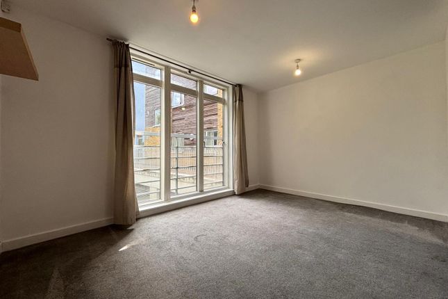 173, Kingfisher Meadow, Maidstone photo 2