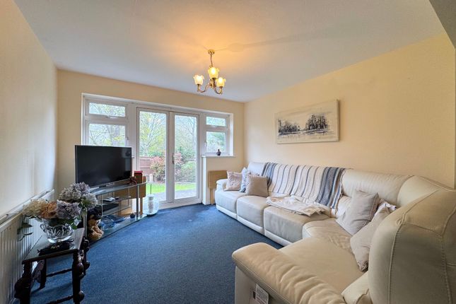 31, Mill Ridge, Edgware photo 3