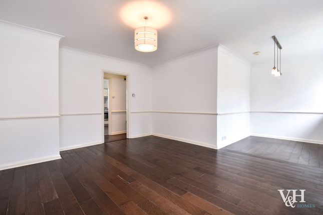 3 Woodlodge Woodfield Lane, Ashtead photo 3