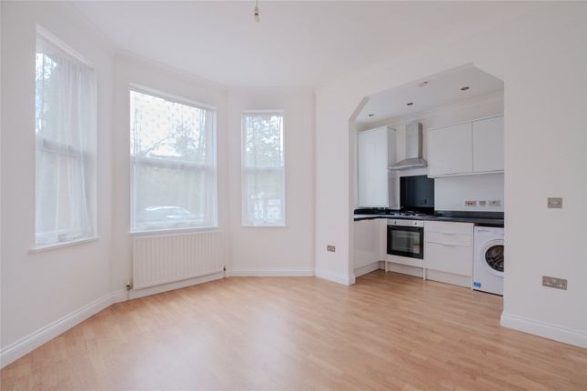Flat to rent in Leigham Vale, London