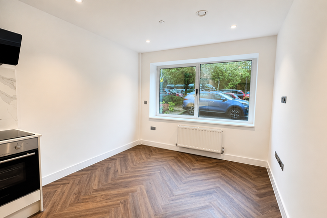 Flat 1, Fleet photo 2