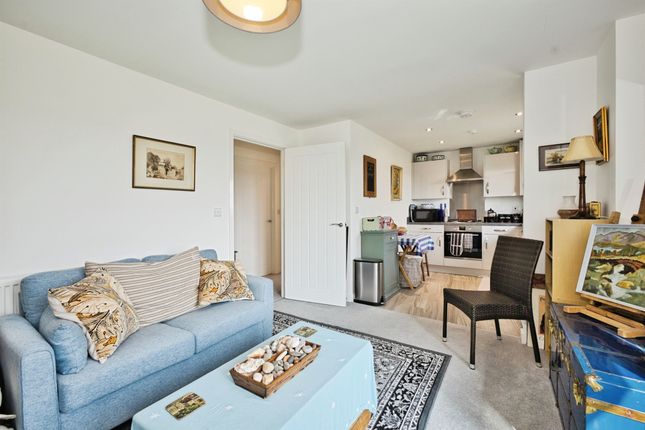Flat 6, 3, Batten Drive, Sherborne photo 3