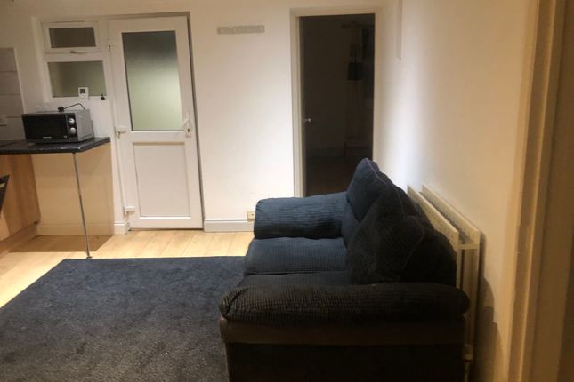 Flat 2, 42 Bulmershe Road, READING photo 2