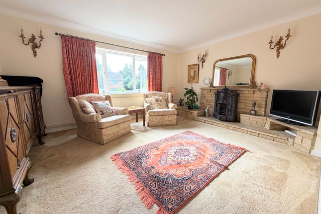 4 Copped Hall Way, Camberley photo 2