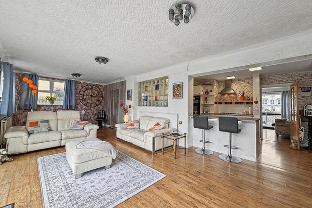 352, Fleetwood Road, Thornton-Cleveleys photo 3