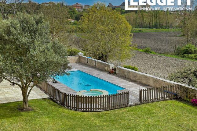 Villa for sale in Chalais, Charente, Nouvelle-Aquitaine