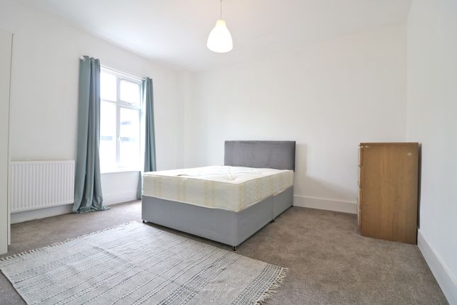 Room to rent in St. Marys Square, London