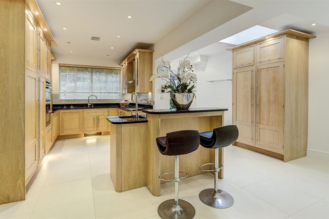 31, Holne Chase, London photo 4