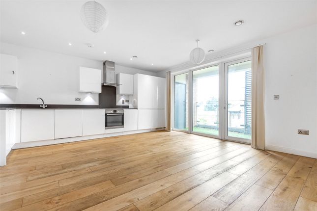 Flat for sale in Blackwall Lane, Greenwich, London