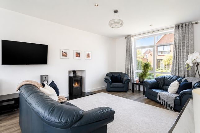 2, Calton Close, Longcross photo 4