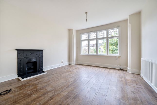 Thumbnail Flat to rent in Derwent Road, Palmers Green, London