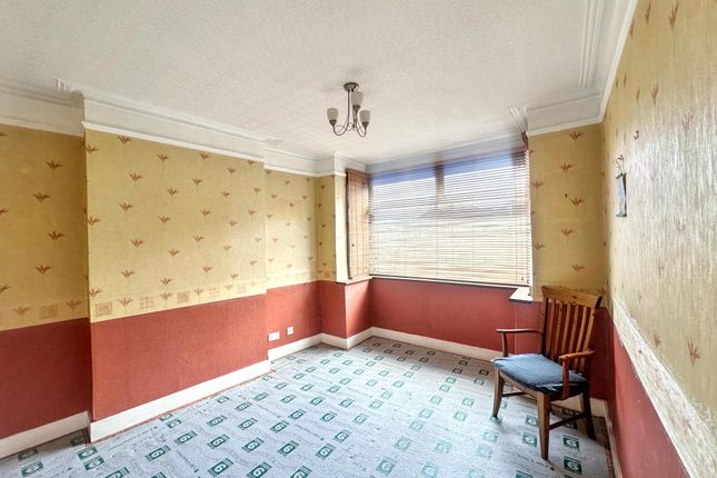 18, Woodman Road, Coulsdon photo 3