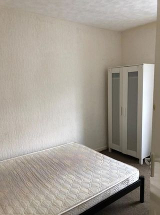 Thumbnail Shared accommodation to rent in Queen Street, Pontypridd, Mid Glamorgan