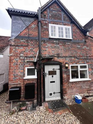 Cottage to rent in High Street, Streatley, Reading