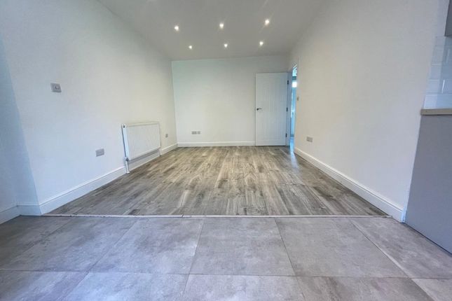 50, Oxhey Drive, Watford photo 3