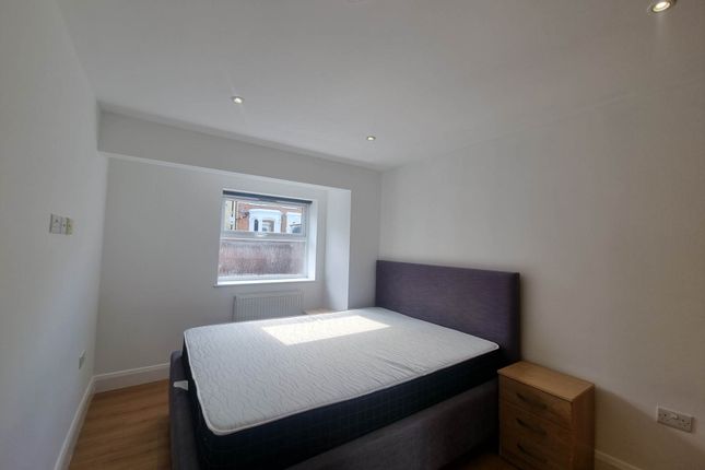 2a, Burghley Road, London photo 4