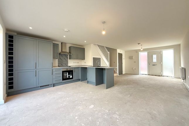 5 Swan Hill, Swindon photo 3