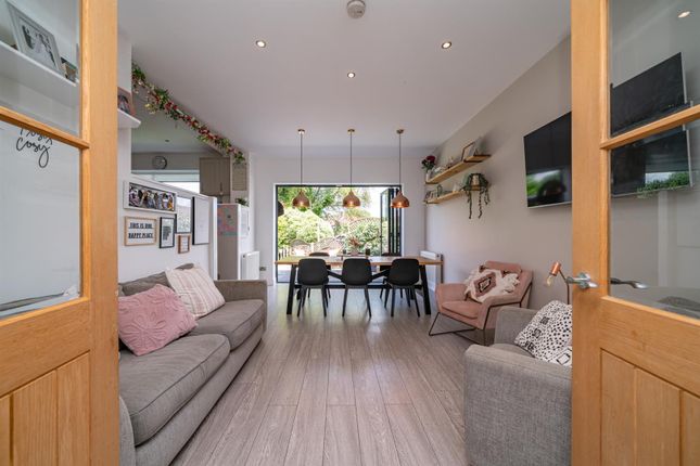52 Tibbs Hill Road, ABBOTS LANGLEY photo 3