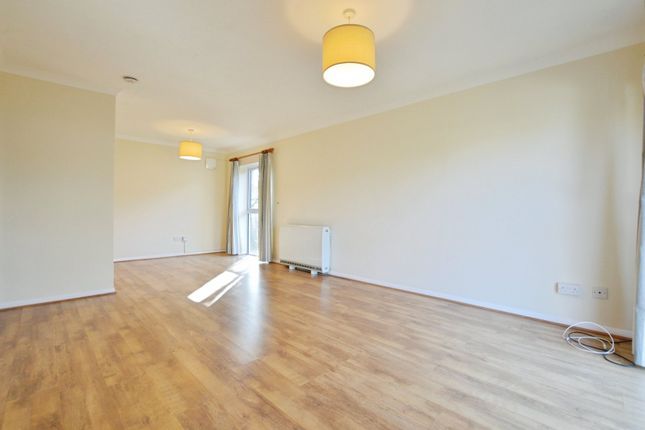 14, Fosse Way, Surrey photo 2