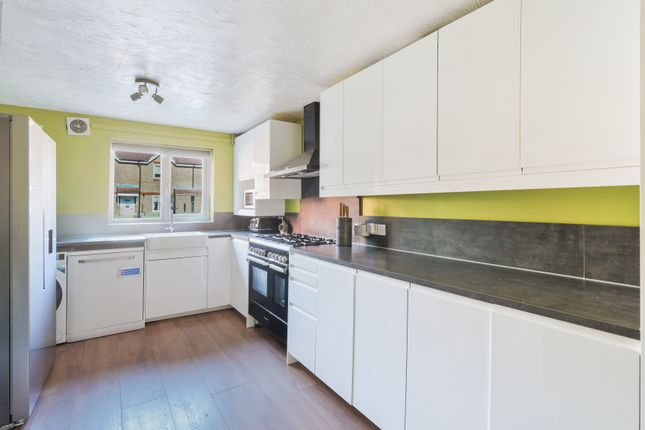 8, Barker Close, New Malden photo 4