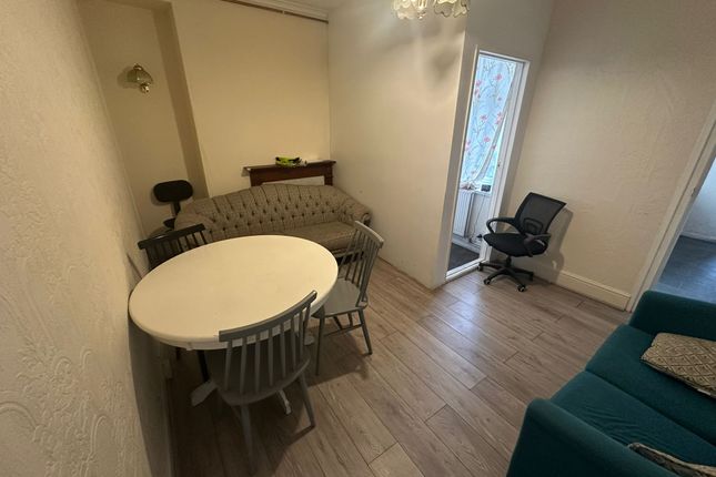 25, Meadow Street, PONTYPRIDD photo 3