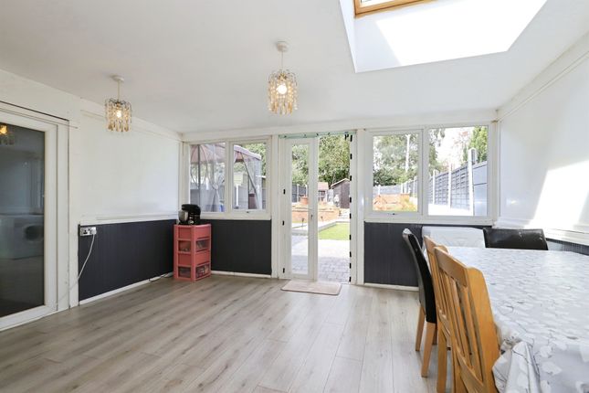 79, Broom Crescent, Kidderminster photo 4