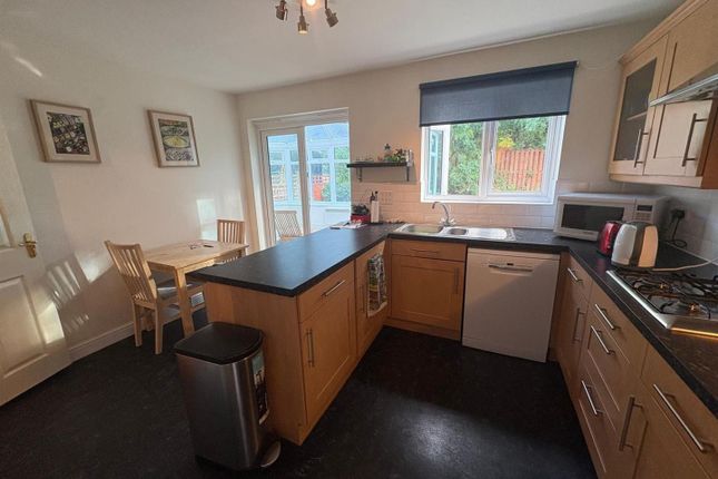 118, Radulf Gardens, Liversedge photo 3