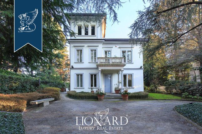 Villa for sale in Carate Brianza, Monza E Brianza, Lombardia