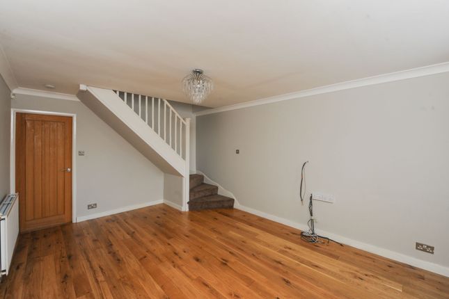 30 Meadowside Close, Chesterfield photo 2