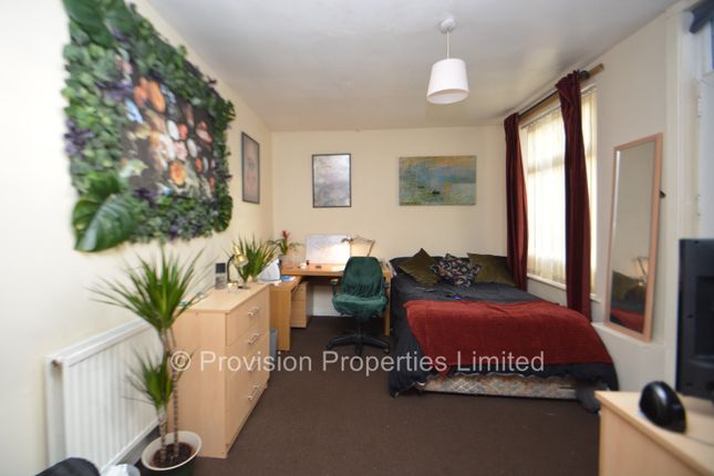 Thumbnail Terraced house to rent in Brudenell Road, Hyde Park, Leeds