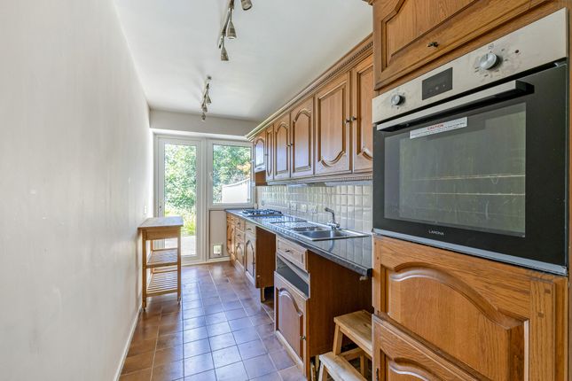 2, Crouchmans Close, London photo 3