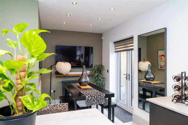 5, Watt Avenue, Castleford photo 3
