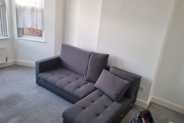 Studio flat on 288A, Becontree Avenue, Dagenham, £850/mo