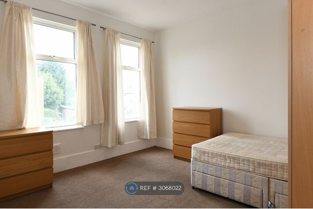 Flat, Audley Road, Hendon photo 5