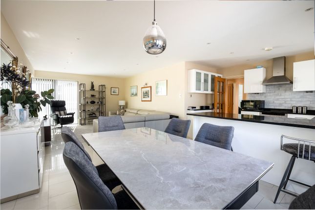 17 La Colline Apartments, Queens Road, St Helier photo 4