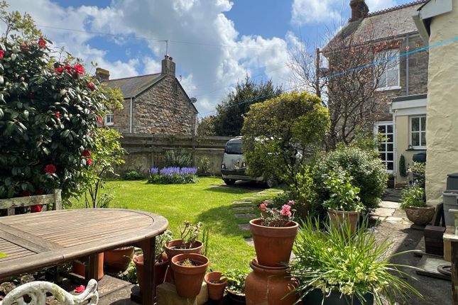 Garden &amp; Parking &amp; Outbuildings