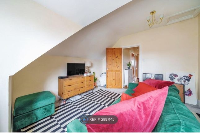 Top Floor Apartment, Winchester Road, Andover photo 5