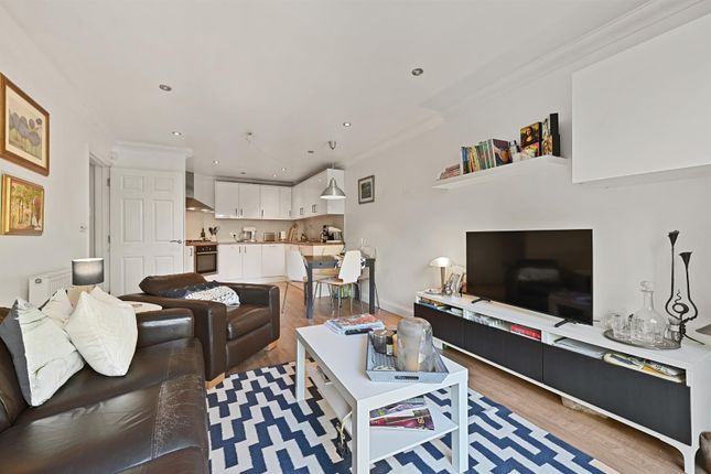 Flat 2, Ashwell Court 19A, Juliana Close, London photo 3