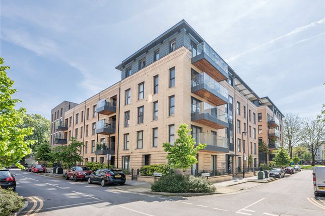 Flat for sale in Fairbourne Road, Clapham