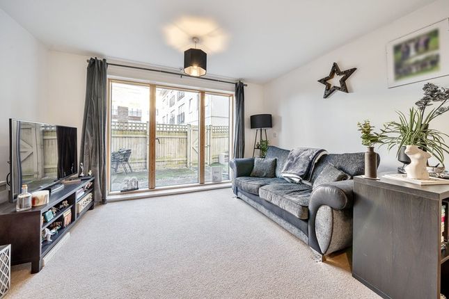 Thumbnail Flat for sale in Forum House, Harfield, Hertfordshire