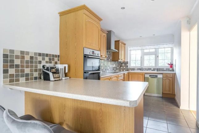 6, Chatsworth Heights, Surrey photo 4